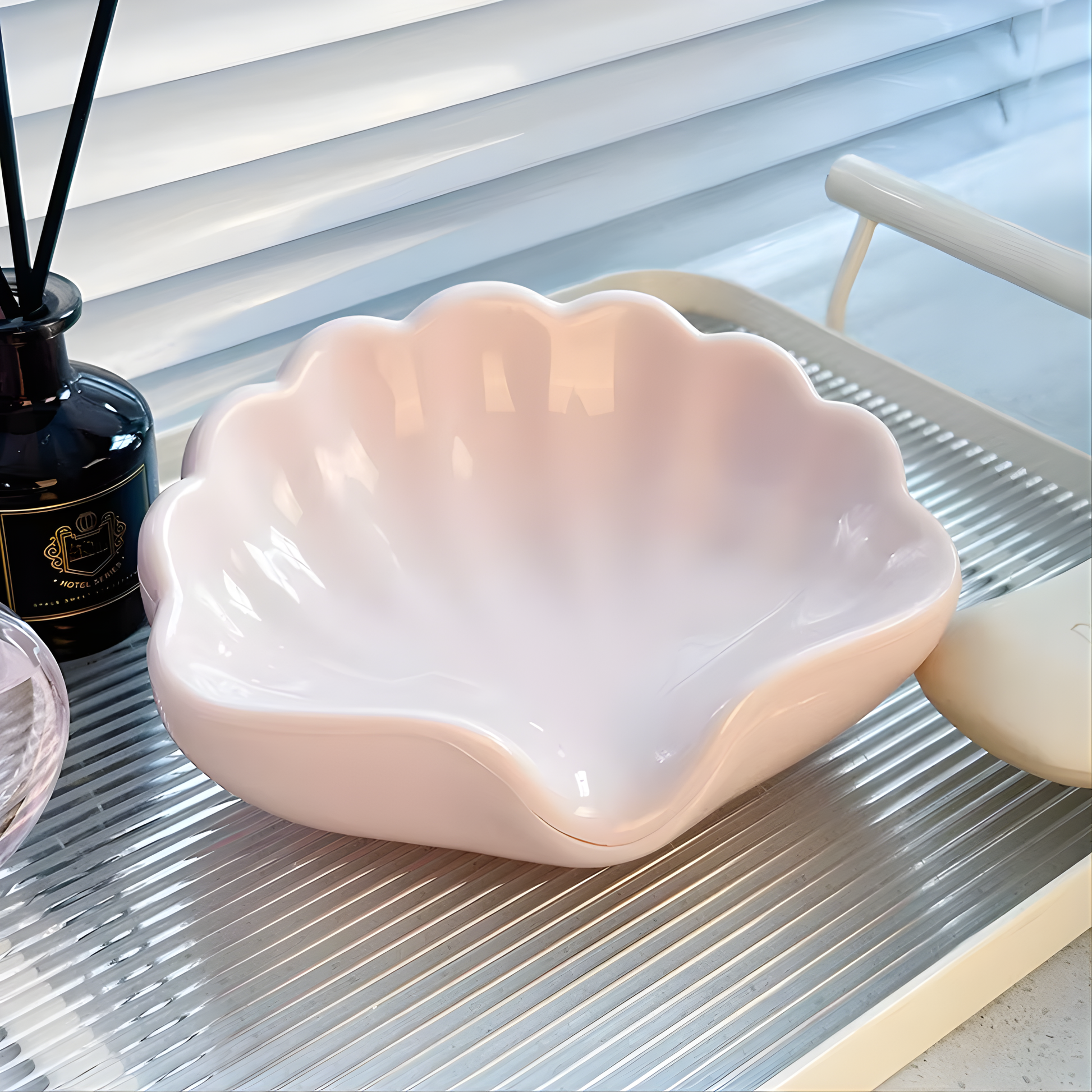 Best1 shell shaped soap dish with drainage, showcasing elegant design for bathroom vanity use.